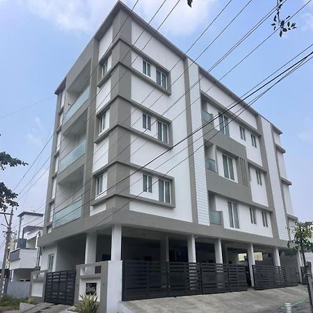 Thulasi Avenue Inn Pollāchi Exterior foto