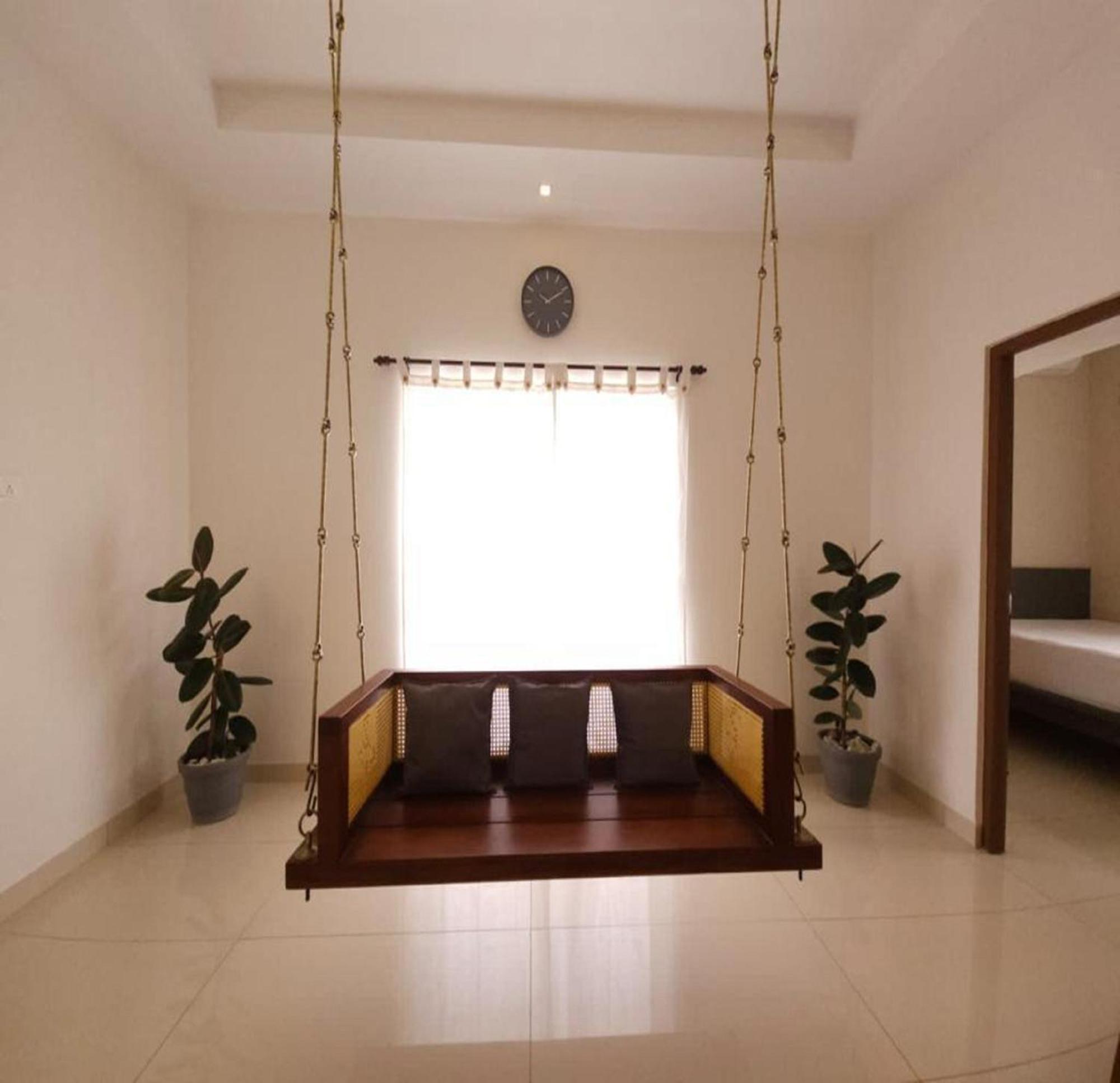 Thulasi Avenue Inn Pollāchi Exterior foto