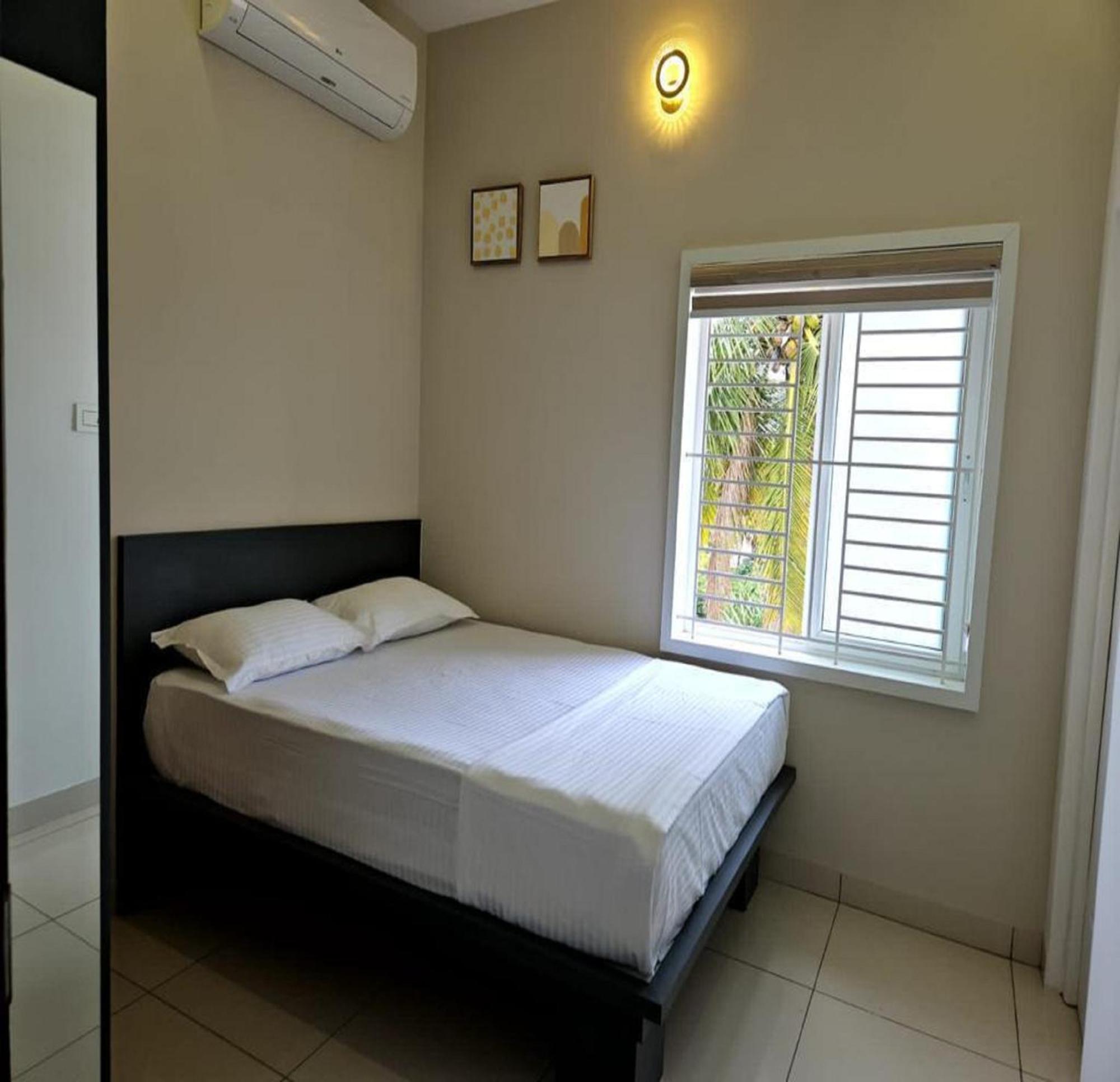 Thulasi Avenue Inn Pollāchi Exterior foto
