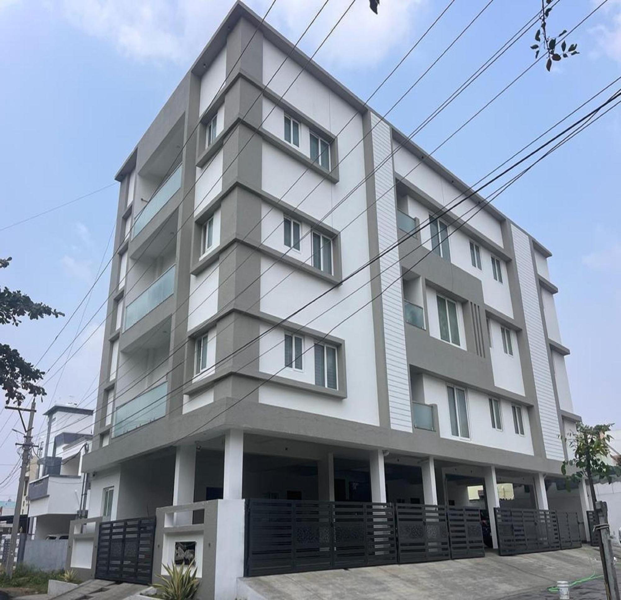 Thulasi Avenue Inn Pollāchi Exterior foto