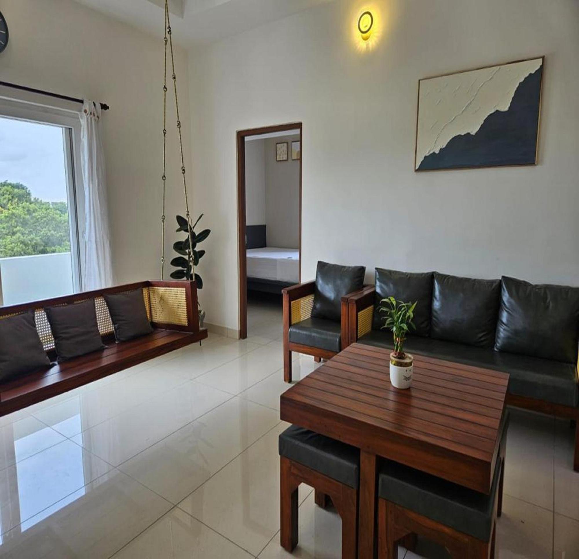 Thulasi Avenue Inn Pollāchi Exterior foto