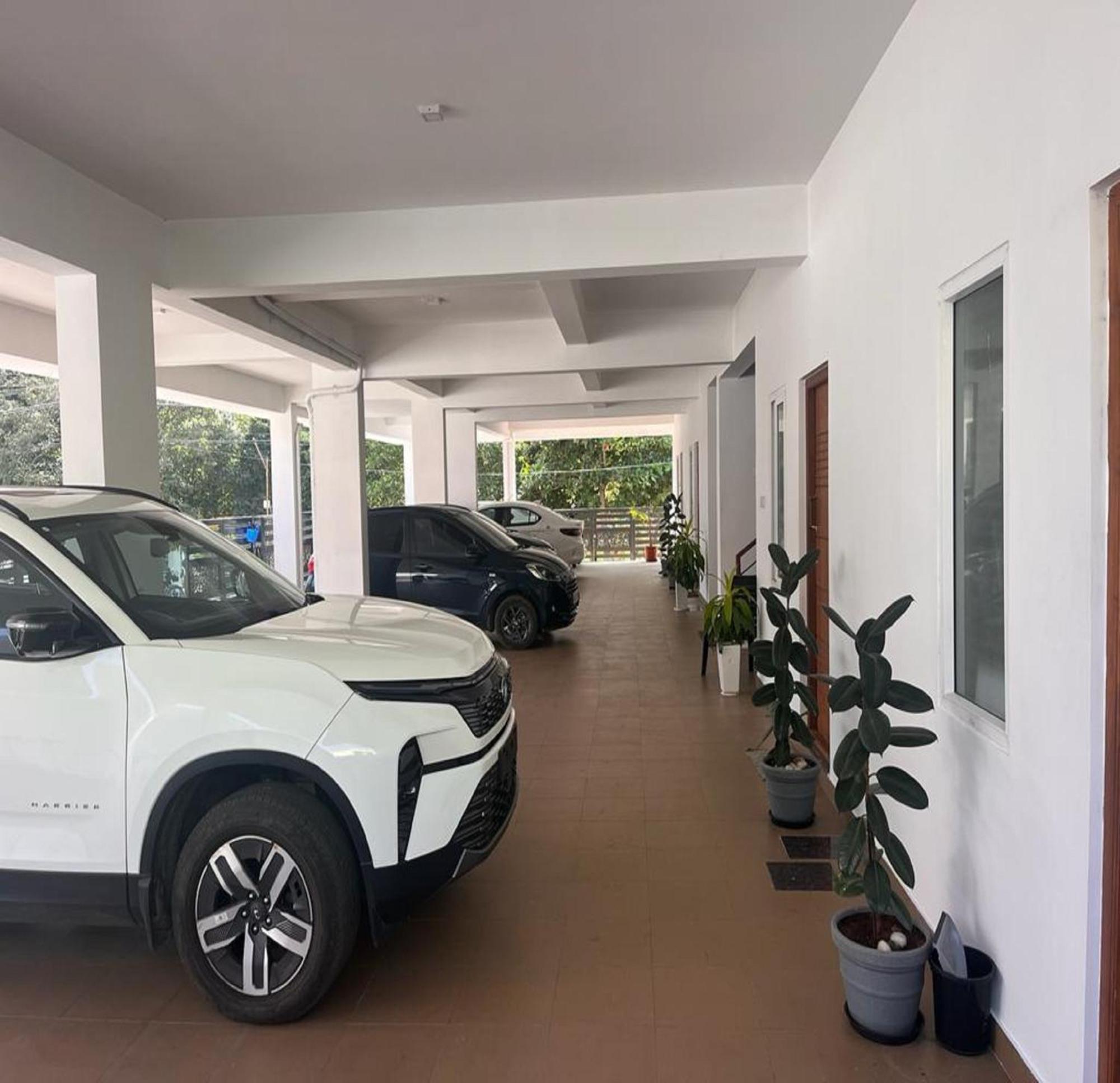 Thulasi Avenue Inn Pollāchi Exterior foto