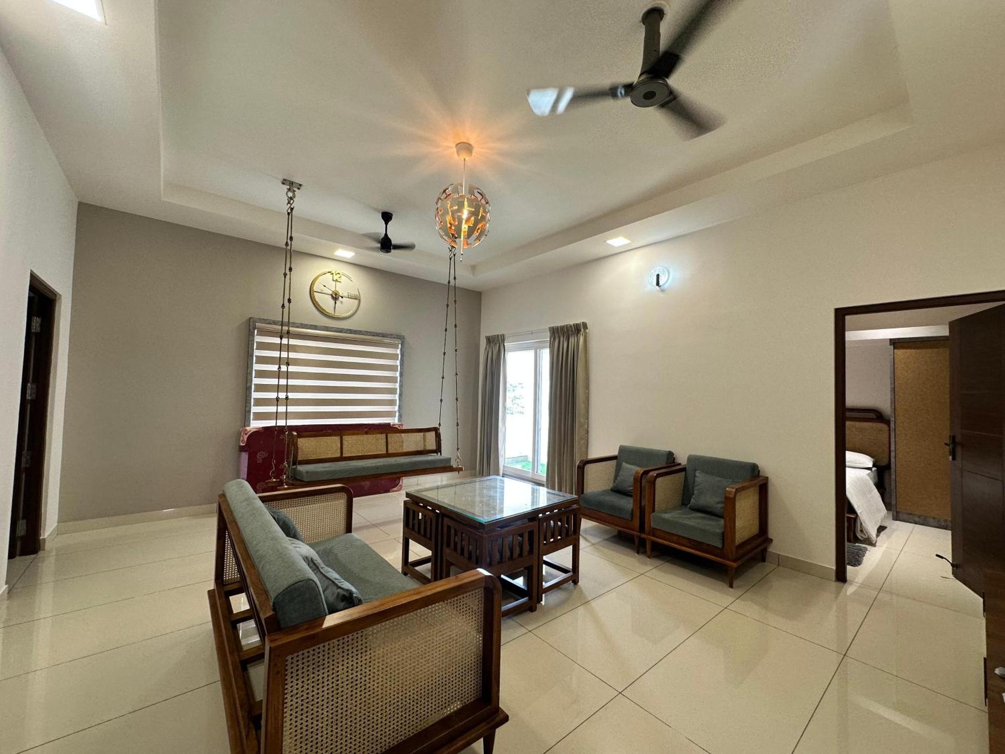Thulasi Avenue Inn Pollāchi Exterior foto