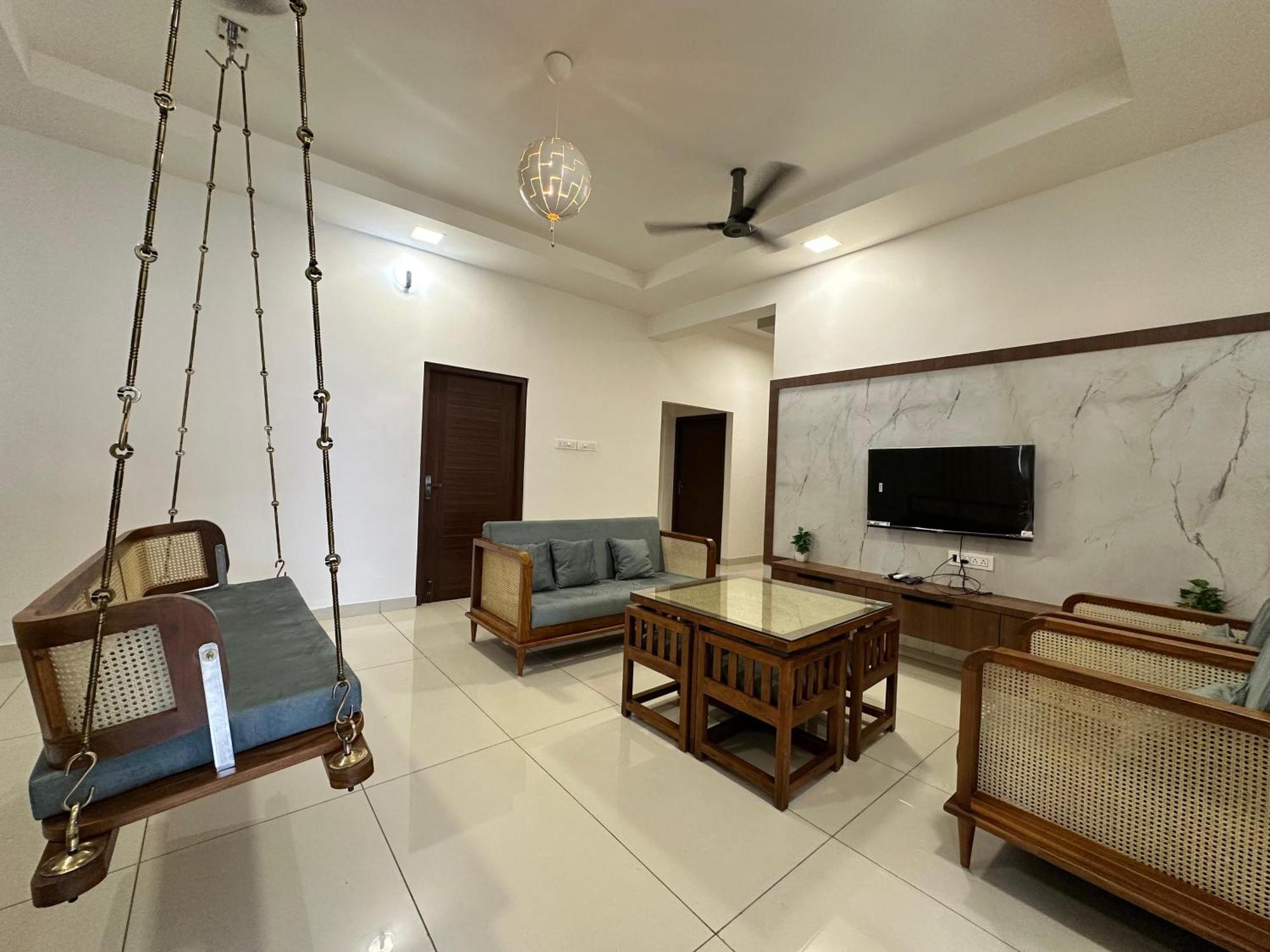 Thulasi Avenue Inn Pollāchi Exterior foto