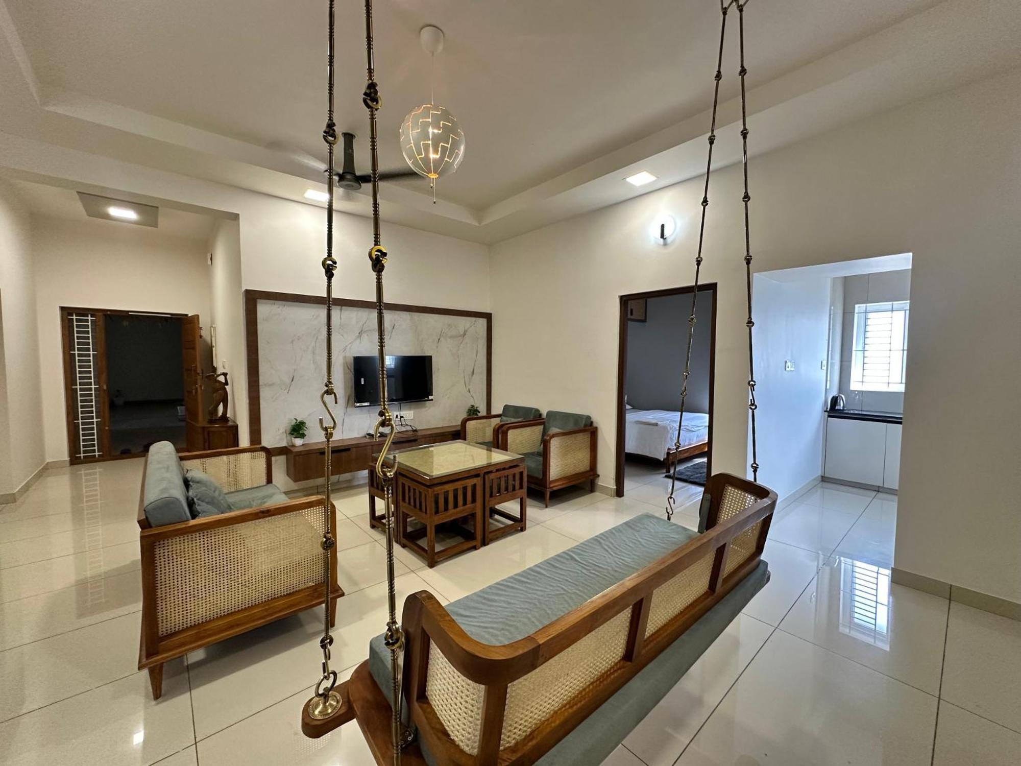 Thulasi Avenue Inn Pollāchi Exterior foto